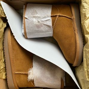 Koolaburra by Ugg, short boot for toddler